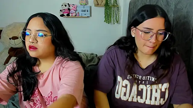 Snapshot of maddie-and-chelsea- chatting on October 2, 2025, 11:06 am maddie-and-chelsea- online show from October 2, 2025, 11:06 am