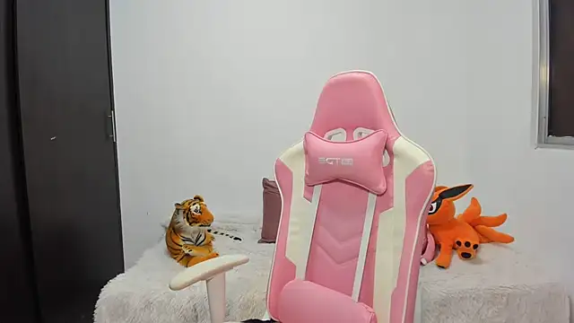 Snapshot of saori_9b chatting on January 23, 2025, 9:50 pm saori 9b online show from January 23, 2025, 9:50 pm