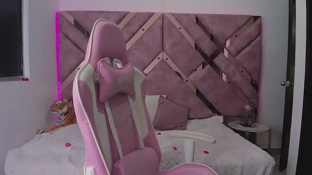 saori 9b online show from February 18, 2026, 4:19 am