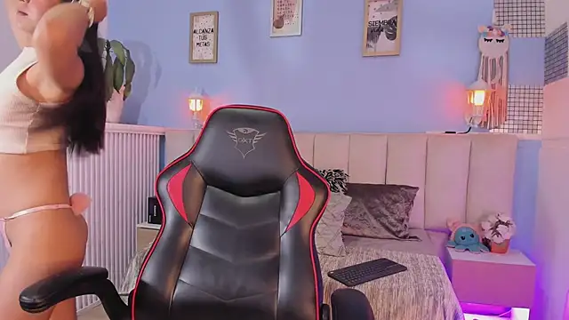 lyzzi smith01 online show from January 28, 2025, 7:42 pm