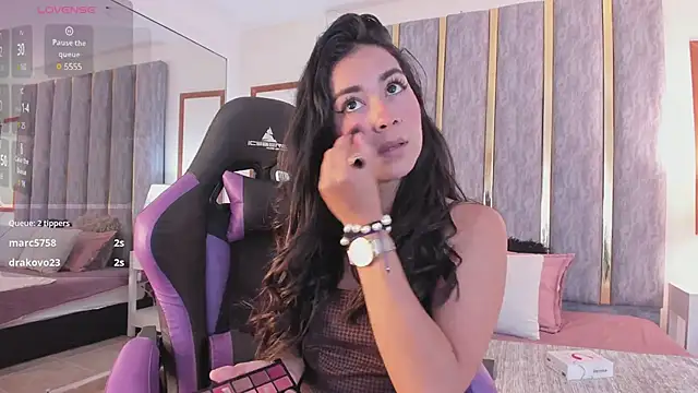 lyzzi smith01 online show from February 18, 2025, 8:03 pm