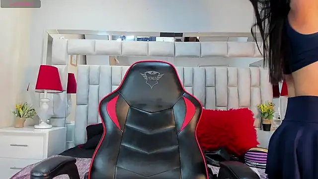 lyzzi smith01 online show from September 16, 2025, 7:37 pm