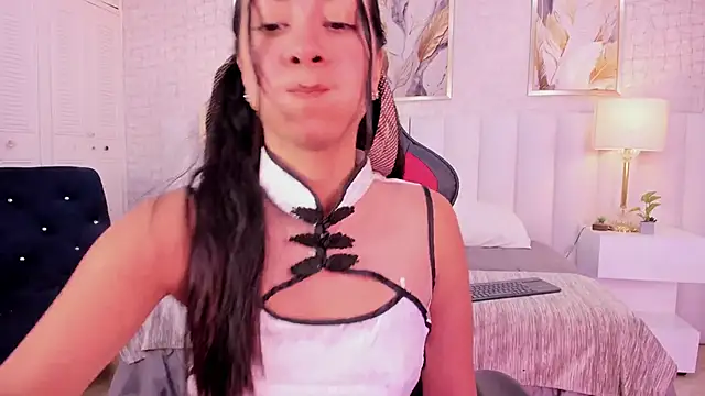 lyzzi smith01 online show from October 6, 2025, 7:55 pm