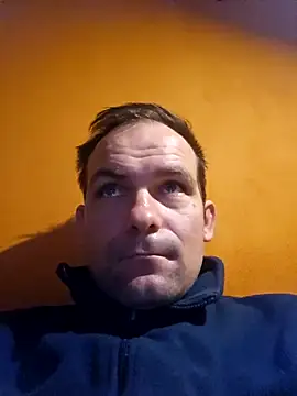 Snapshot of Tonojenej chatting on February 8, 2025, 5:40 am Tonojenej online show from February 8, 2025, 5:40 am