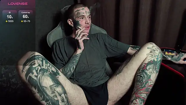 Snapshot of lonelycrystal chatting on October 28, 2025, 9:17 pm lonelycrystal online show from October 28, 2025, 9:17 pm