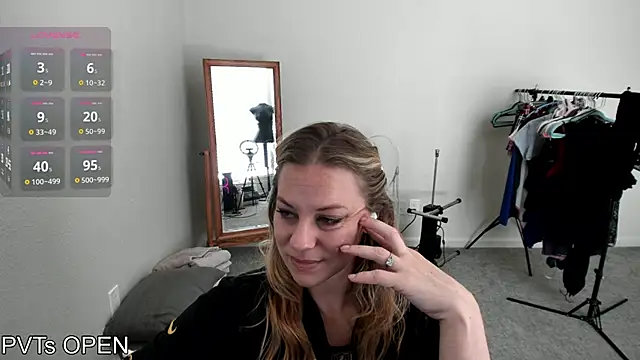 Peaches N Kreme online show from September 14, 2025, 10:20 pm