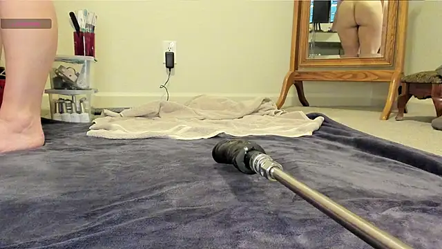 Peaches N Kreme online show from November 9, 2025, 5:50 am