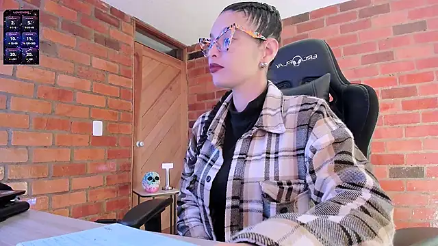 paulinabarnett- online show from January 11, 2025, 12:55 am