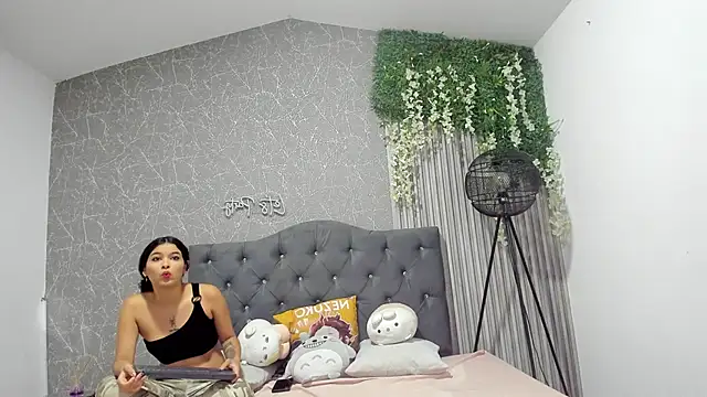 JustiinJazmin online show from February 11, 2025, 6:22 pm