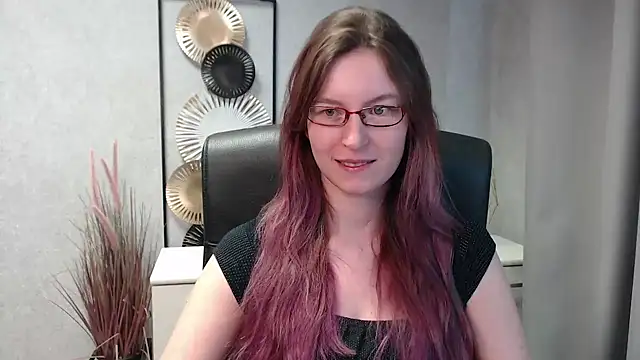 emmaxDelight online show from December 2, 2024, 10:07 am