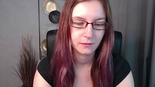 emmaxDelight online show from December 3, 2024, 6:26 am