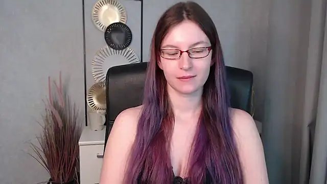 emmaxDelight online show from December 4, 2024, 10:13 am