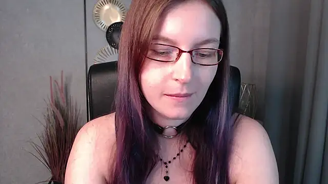 emmaxDelight online show from December 6, 2024, 4:38 pm