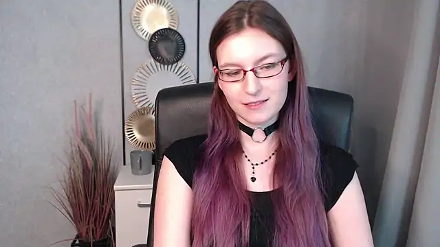 emmaxDelight online show from December 11, 2024, 9:30 am