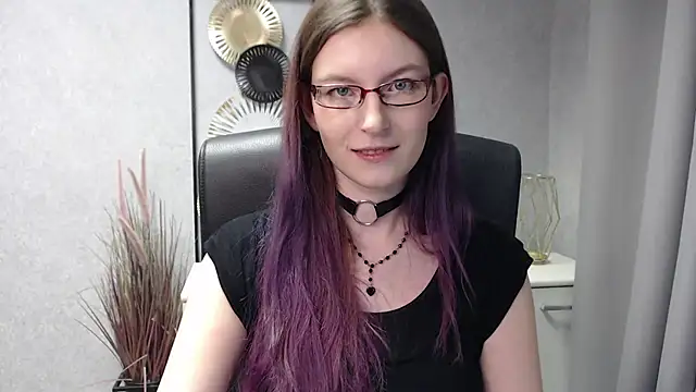 emmaxDelight online show from December 12, 2024, 7:08 am