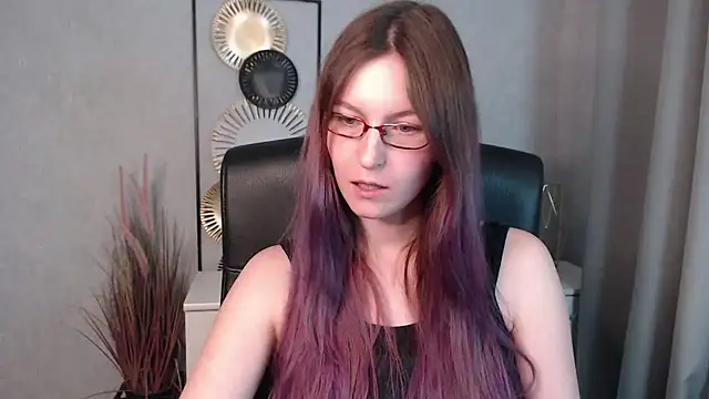 emmaxDelight online show from December 14, 2024, 5:36 pm