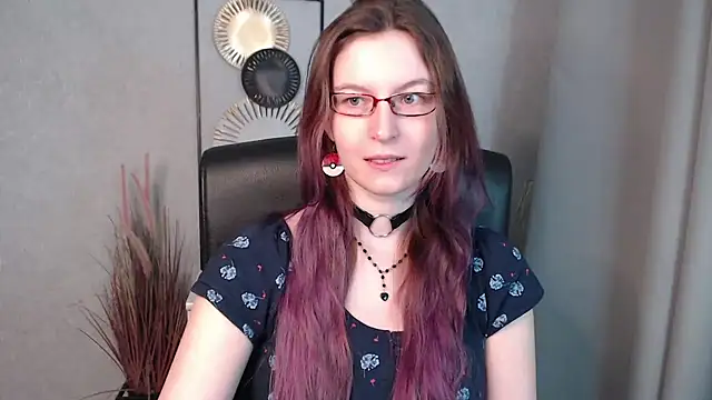 emmaxDelight online show from December 17, 2024, 6:24 am