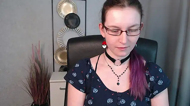 emmaxDelight online show from December 17, 2024, 10:12 am