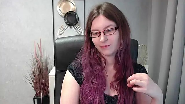 emmaxDelight online show from December 29, 2024, 7:39 am