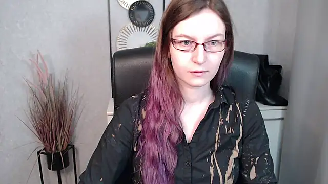 emmaxDelight online show from February 25, 2025, 9:31 am