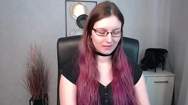 emmaxDelight online show from March 18, 2025, 10:25 am