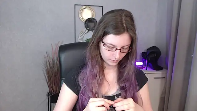 emmaxDelight online show from September 19, 2025, 5:31 am