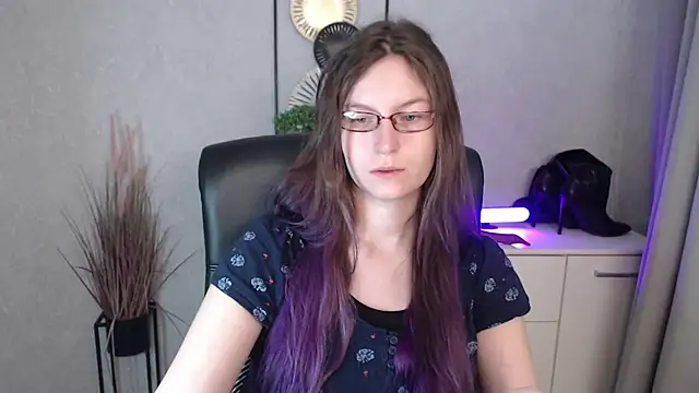 emmaxDelight online show from November 14, 2025, 6:56 am