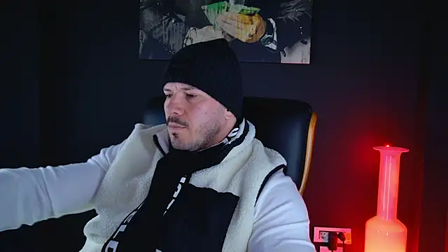 Snapshot of AngeloEric chatting on December 9, 2024, 9:28 am AngeloEric online show from December 9, 2024, 9:28 am