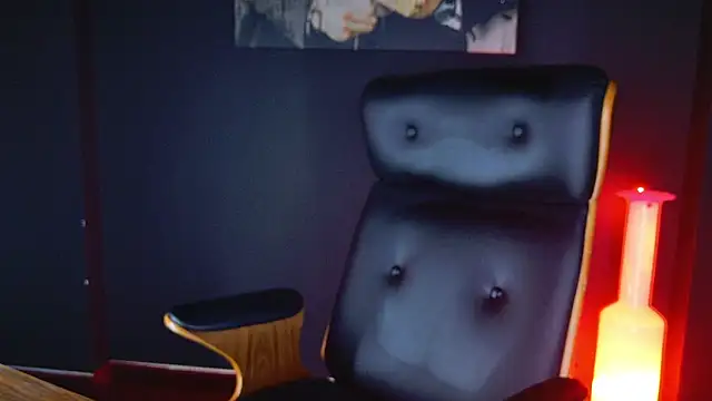 Snapshot of AngeloEric chatting on December 9, 2024, 3:33 pm AngeloEric online show from December 9, 2024, 3:33 pm