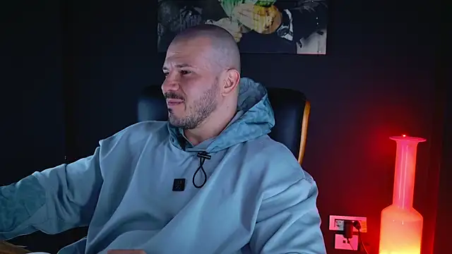 Snapshot of AngeloEric chatting on December 28, 2024, 12:56 pm AngeloEric online show from December 28, 2024, 12:56 pm