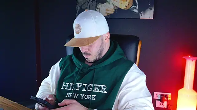 Snapshot of AngeloEric chatting on January 4, 2025, 3:39 pm AngeloEric online show from January 4, 2025, 3:39 pm