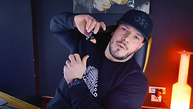 Snapshot of AngeloEric chatting on January 8, 2025, 9:42 am AngeloEric online show from January 8, 2025, 9:42 am