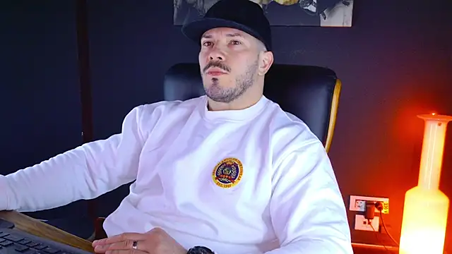 Snapshot of AngeloEric chatting on January 17, 2025, 5:32 am AngeloEric online show from January 17, 2025, 5:32 am