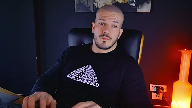 Snapshot of AngeloEric chatting on January 21, 2025, 12:18 pm AngeloEric online show from January 21, 2025, 12:18 pm