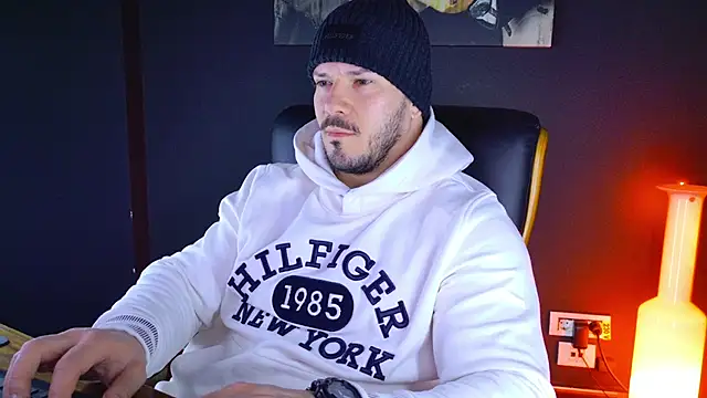 Snapshot of AngeloEric chatting on January 28, 2025, 4:39 am AngeloEric online show from January 28, 2025, 4:39 am