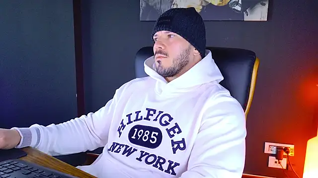 Snapshot of AngeloEric chatting on January 28, 2025, 7:43 am AngeloEric online show from January 28, 2025, 7:43 am