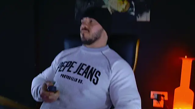 Snapshot of AngeloEric chatting on January 31, 2025, 8:22 am AngeloEric online show from January 31, 2025, 8:22 am