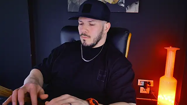 Snapshot of AngeloEric chatting on February 4, 2025, 11:27 am AngeloEric online show from February 4, 2025, 11:27 am