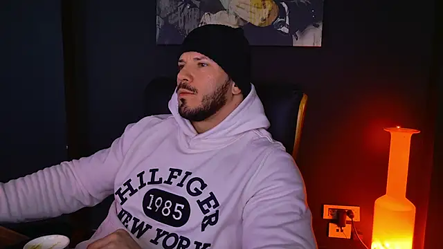 Snapshot of AngeloEric chatting on February 6, 2025, 9:11 am AngeloEric online show from February 6, 2025, 9:11 am