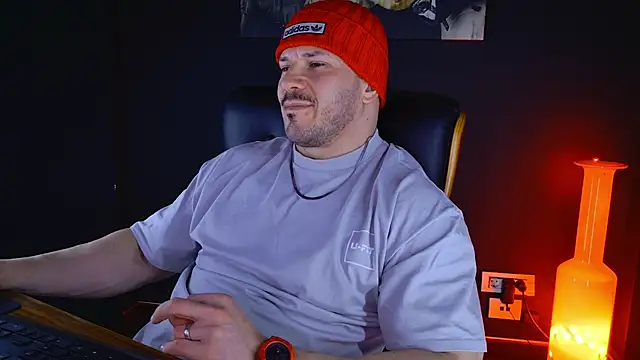 Snapshot of AngeloEric chatting on February 9, 2025, 3:56 pm AngeloEric online show from February 9, 2025, 3:56 pm