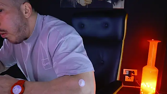 Snapshot of AngeloEric chatting on February 9, 2025, 10:00 pm AngeloEric online show from February 9, 2025, 10:00 pm