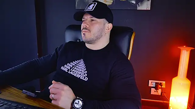 Snapshot of AngeloEric chatting on February 11, 2025, 6:51 am AngeloEric online show from February 11, 2025, 6:51 am