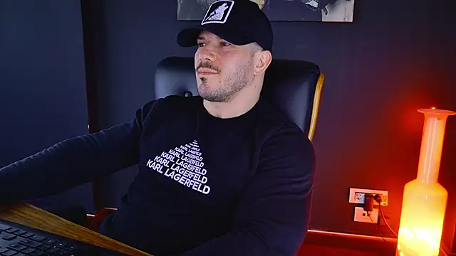 Snapshot of AngeloEric chatting on February 11, 2025, 9:53 am AngeloEric online show from February 11, 2025, 9:53 am