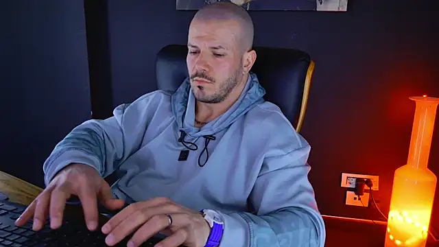 Snapshot of AngeloEric chatting on February 12, 2025, 9:20 am AngeloEric online show from February 12, 2025, 9:20 am