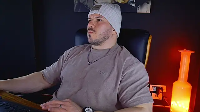 Snapshot of AngeloEric chatting on February 13, 2025, 10:34 am AngeloEric online show from February 13, 2025, 10:34 am