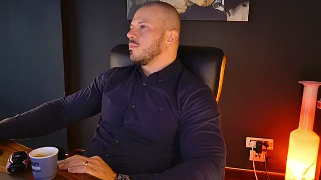 Snapshot of AngeloEric chatting on October 27, 2025, 11:58 am AngeloEric online show from October 27, 2025, 11:58 am