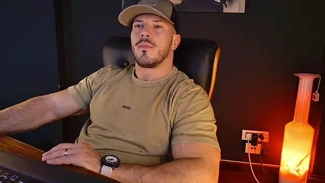 Snapshot of AngeloEric chatting on October 30, 2025, 2:07 pm AngeloEric online show from October 30, 2025, 2:07 pm