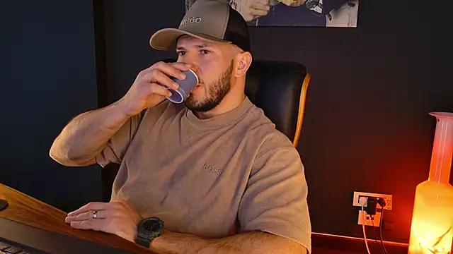 Snapshot of AngeloEric chatting on December 4, 2025, 1:09 pm AngeloEric online show from December 4, 2025, 1:09 pm