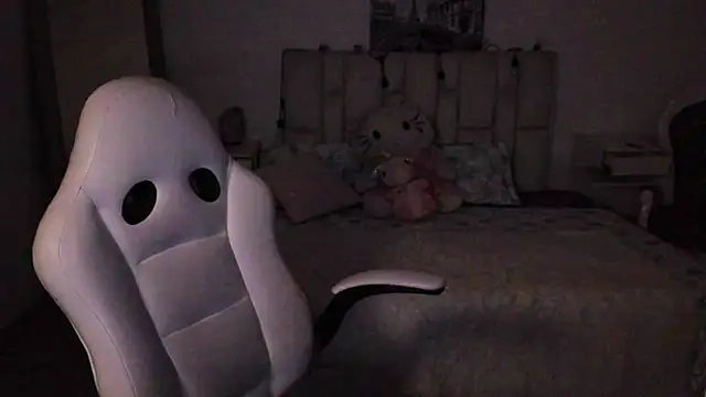 zoe turnner 18 online show from November 16, 2025, 12:33 pm