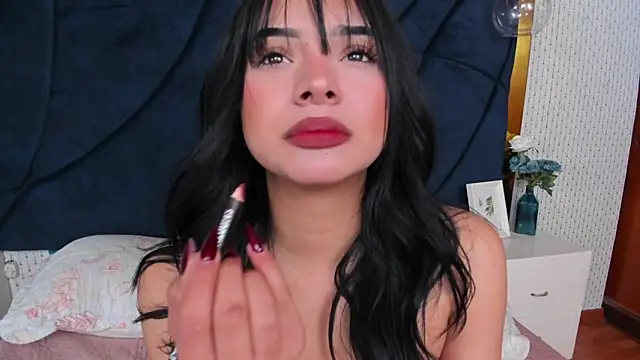 LARISSAEVANS online show from November 11, 2025, 3:06 am